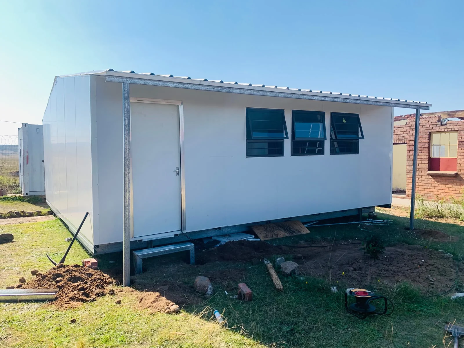 Prefabricated office or classroom structure with covered entrance